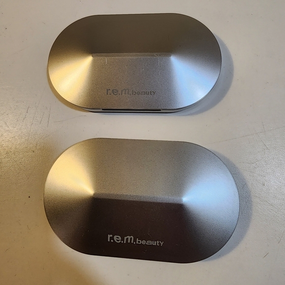 r.e.m Beauty Smitten Kitten Eyeshadow Palette Set Of 2 - Picture 8 of 10